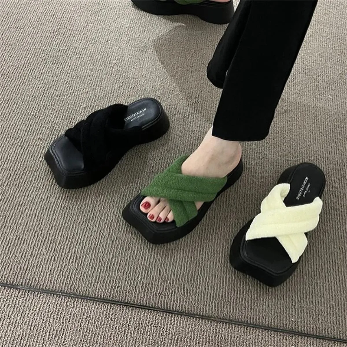 2022 nuovo design sensazione di nicchia fascia incrociata pan di Spagna sandali da spiaggia con fondo spesso abbigliamento estiv