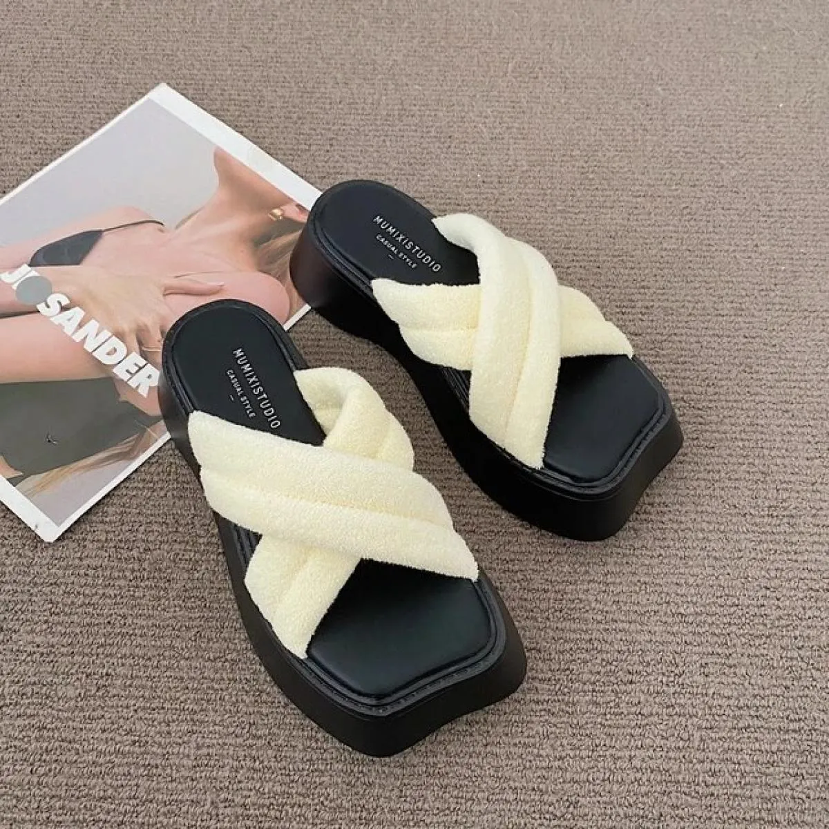 2022 nuovo design sensazione di nicchia fascia incrociata pan di Spagna sandali da spiaggia con fondo spesso abbigliamento estiv