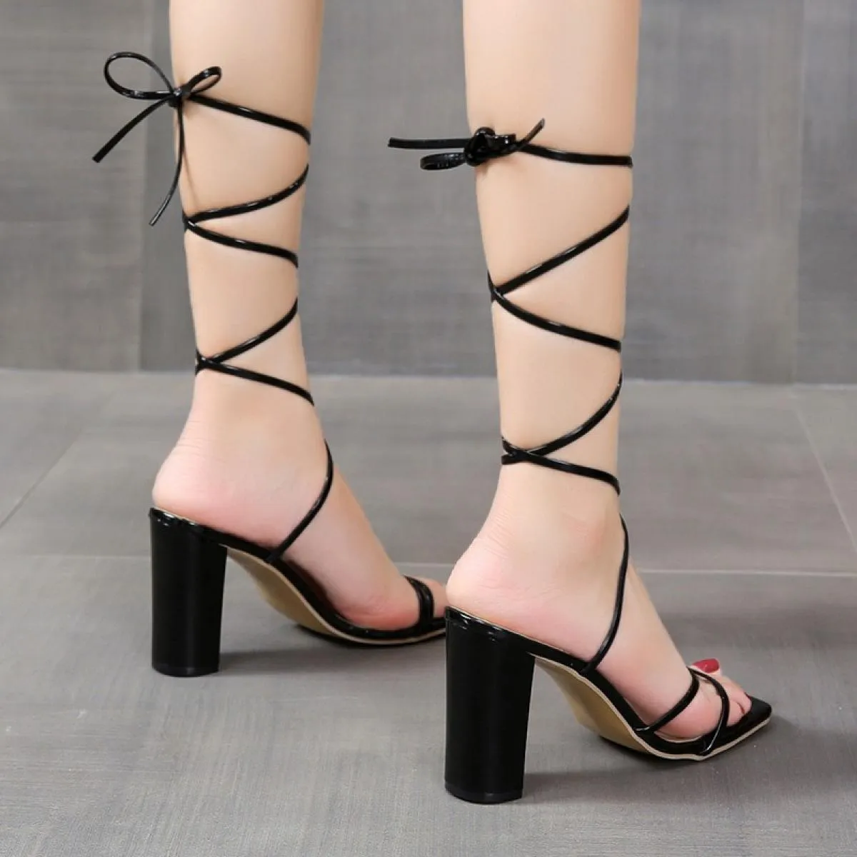 2022 Sandali da donna estivi a fascia stretta Scarpe con tacco alto Gladiatore Cinturino alla caviglia Scarpe da sera femminili