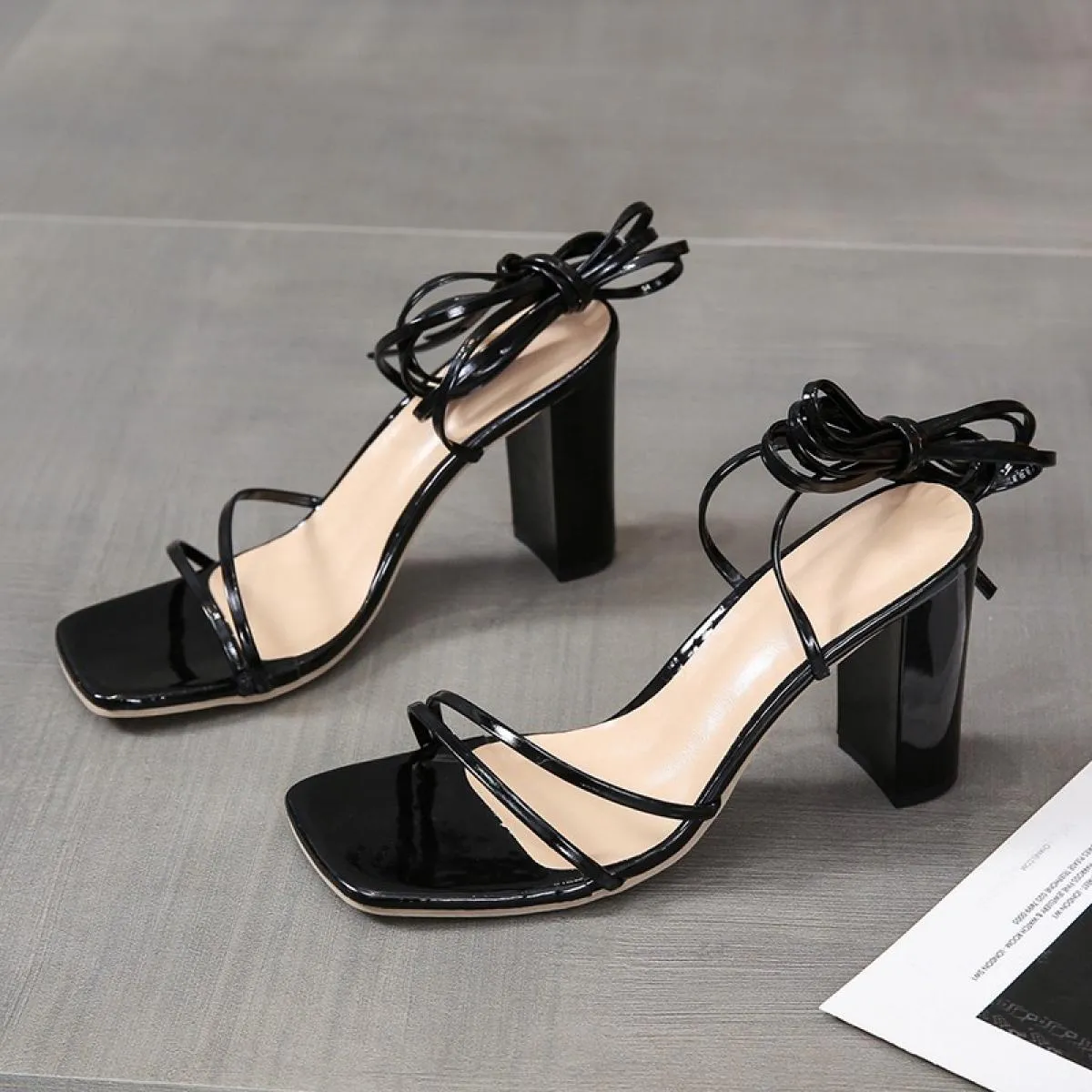 2022 Sandali da donna estivi a fascia stretta Scarpe con tacco alto Gladiatore Cinturino alla caviglia Scarpe da sera femminili