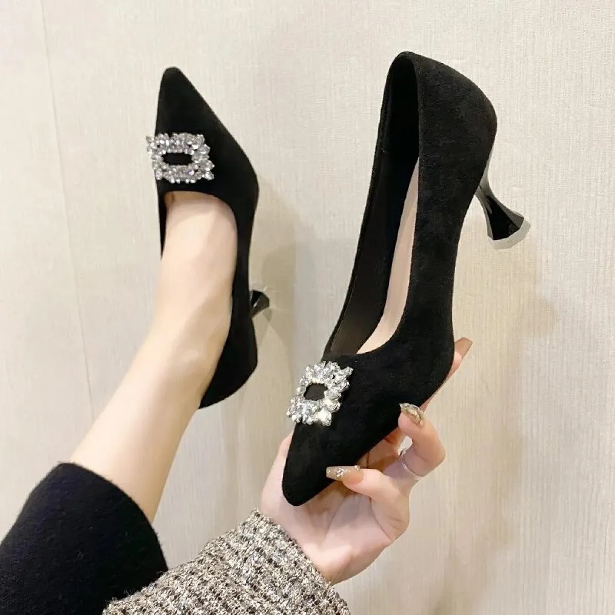 2024 nuove scarpe alla moda di grandi dimensioni comode scarpe con tacco alto scarpe a punta con bocca superficiale pompe tacco
