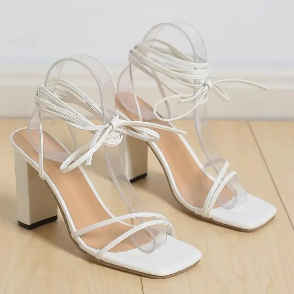 2024 Sandali con cinturino alla caviglia da donna bianco nero Scarpe con tacco alto in pelle incrociate Scarpe con lacci Scarpe