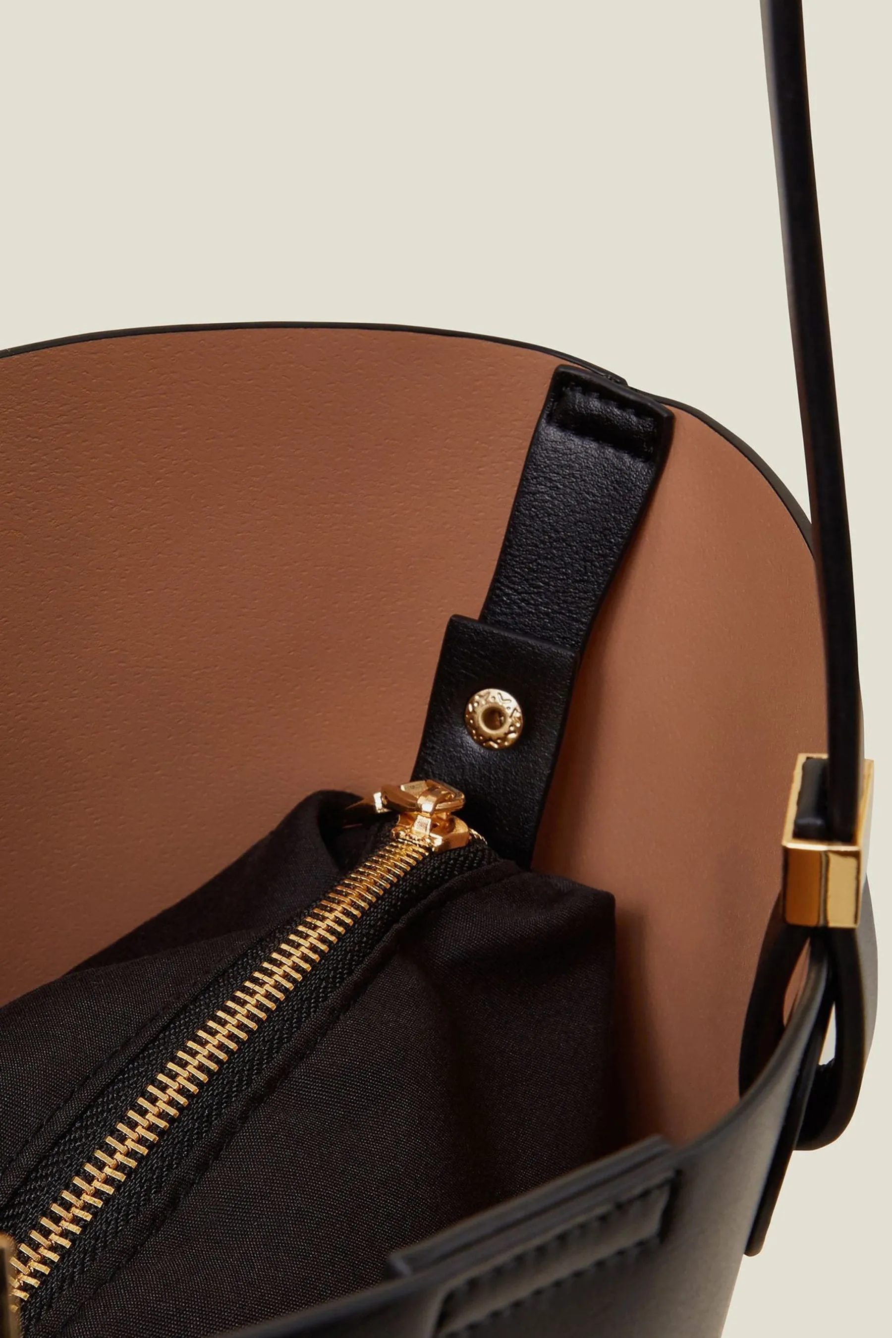 Accessorize - Borsa tote con dettagli in metallo