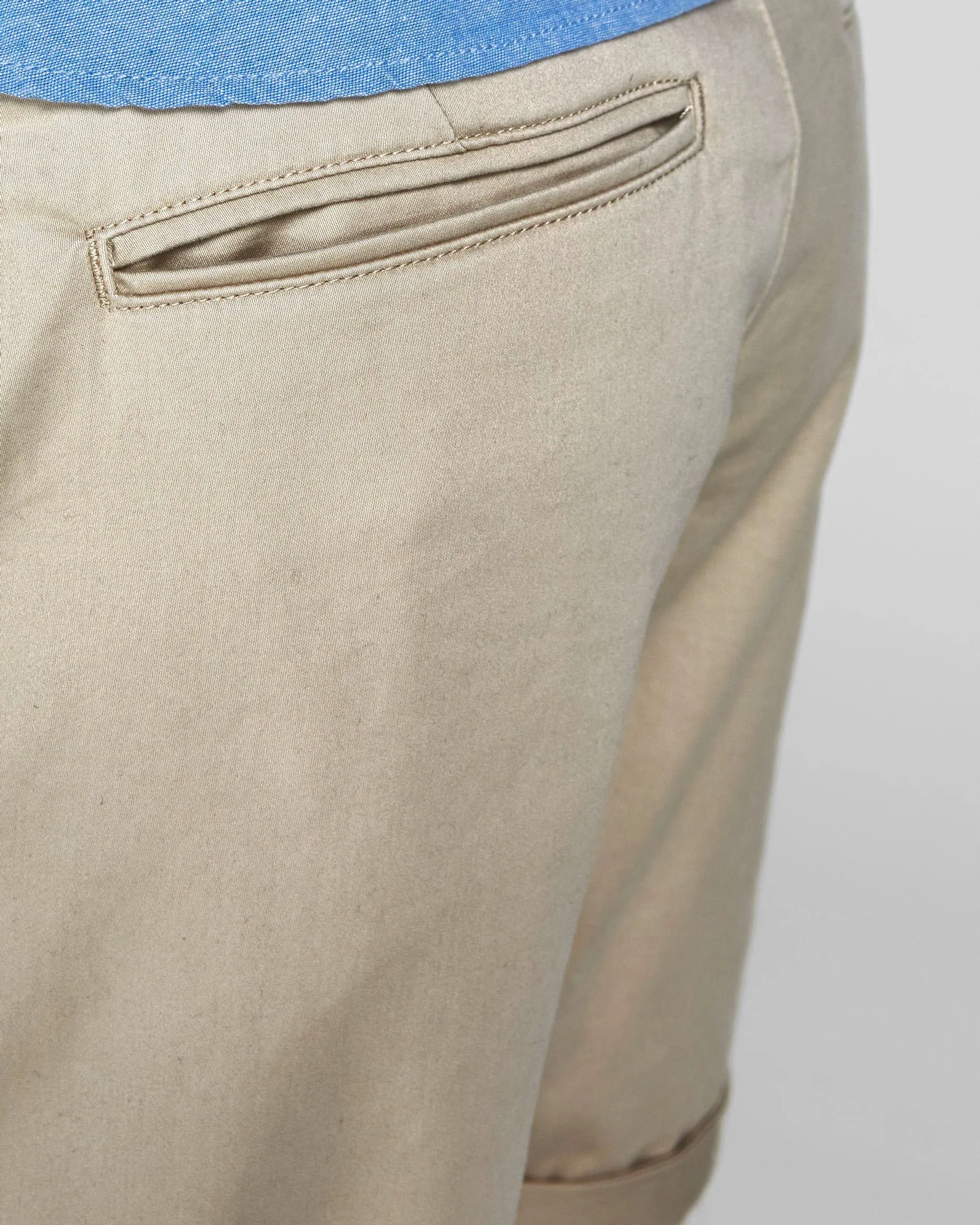 Bermuda chino beige in gabardina di cotone stretch