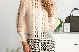 Blusa lunga semitrasparente con pizzo Catllara, beige