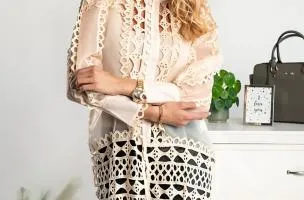 Blusa lunga semitrasparente con pizzo Catllara, beige