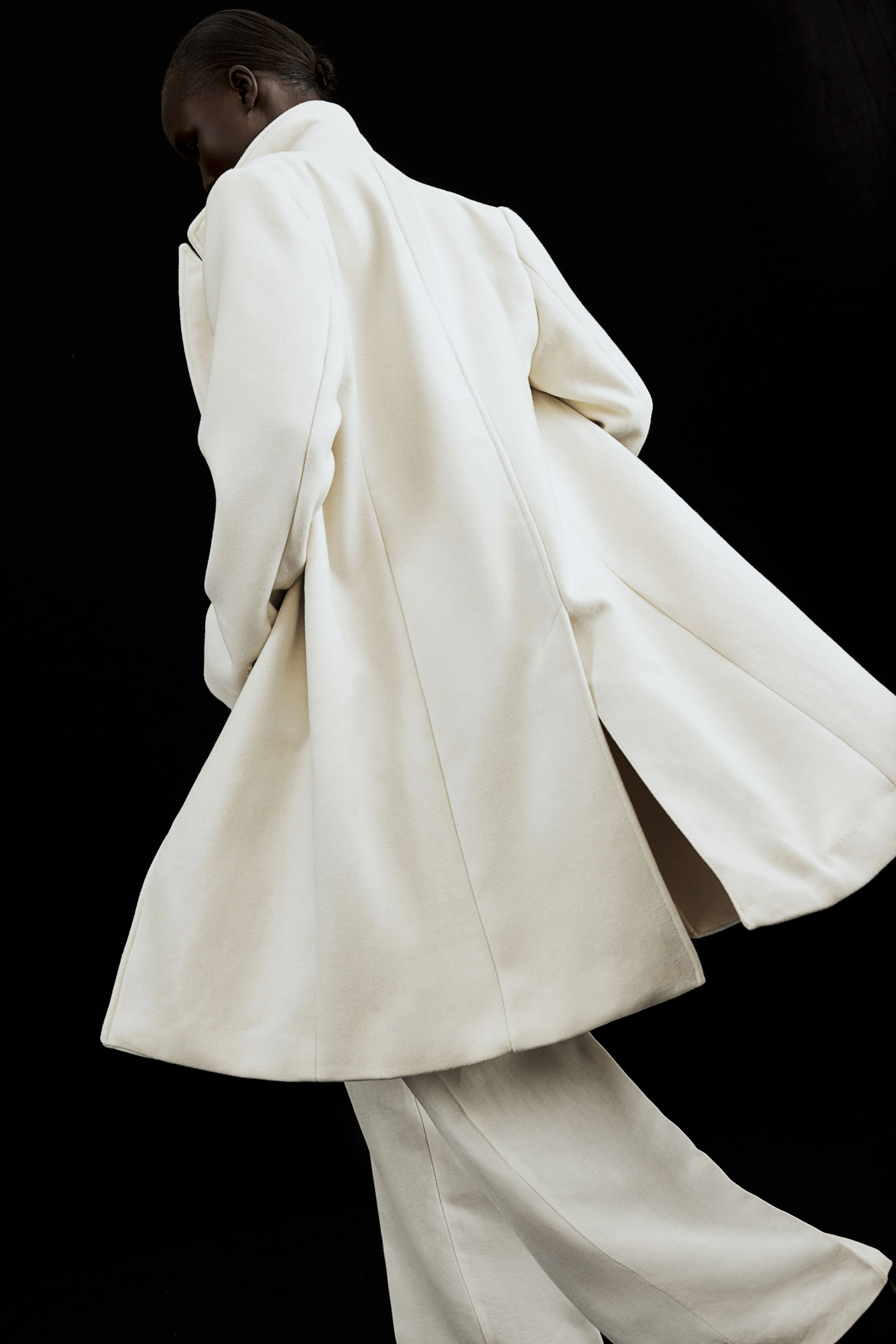 Cappotto con spalle imbottite