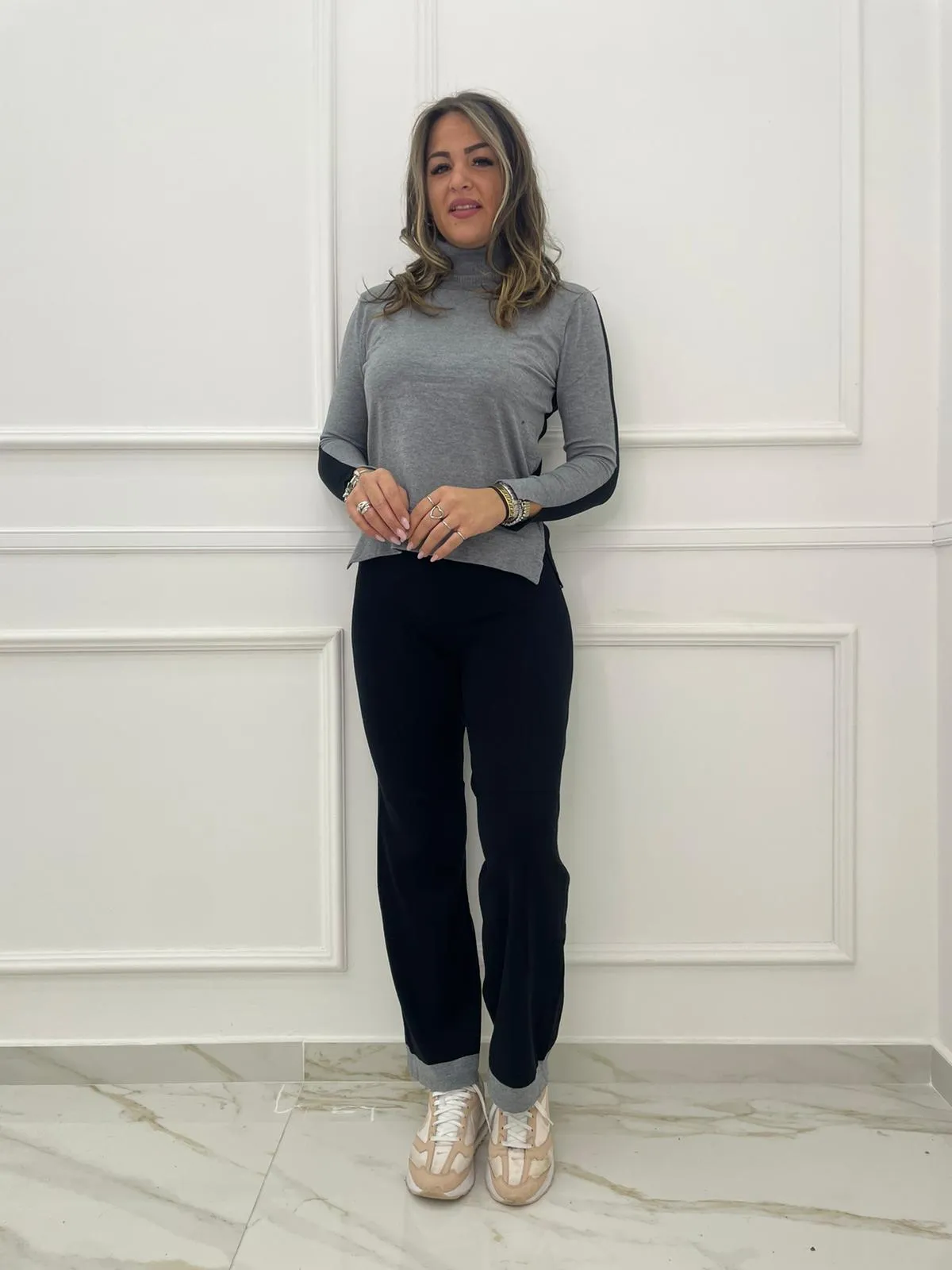 Coordinato 2 pezzi bicolore con maglia collo alto
