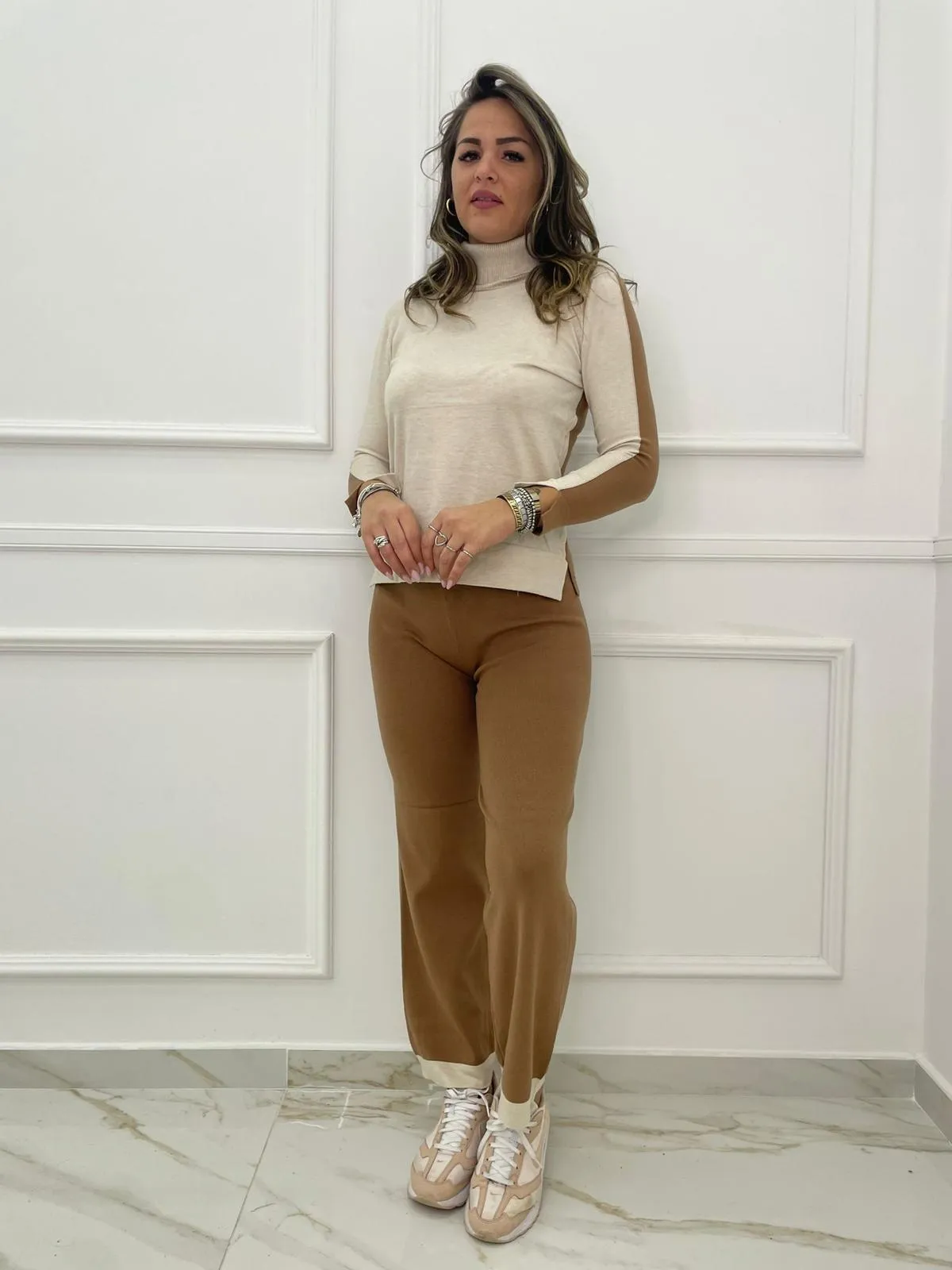 Coordinato 2 pezzi bicolore con maglia collo alto