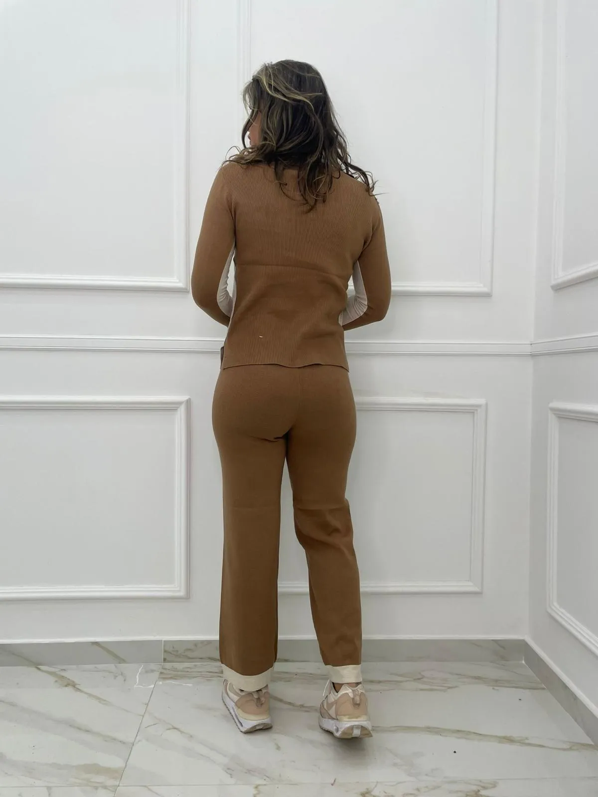 Coordinato 2 pezzi bicolore con maglia collo alto