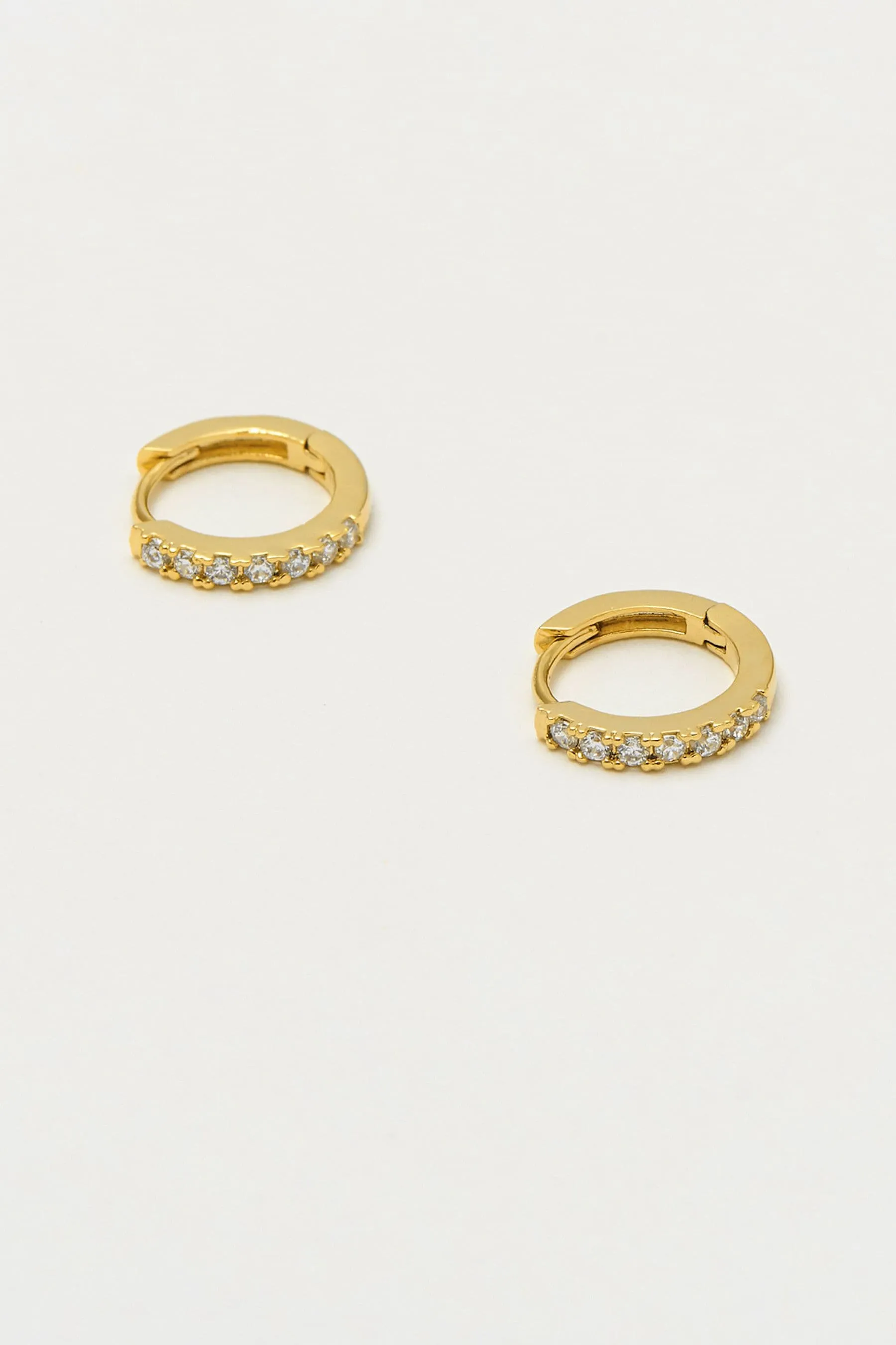 Estella Bartlett - Orecchini a cerchio con pavé di zirconia cubica bianco