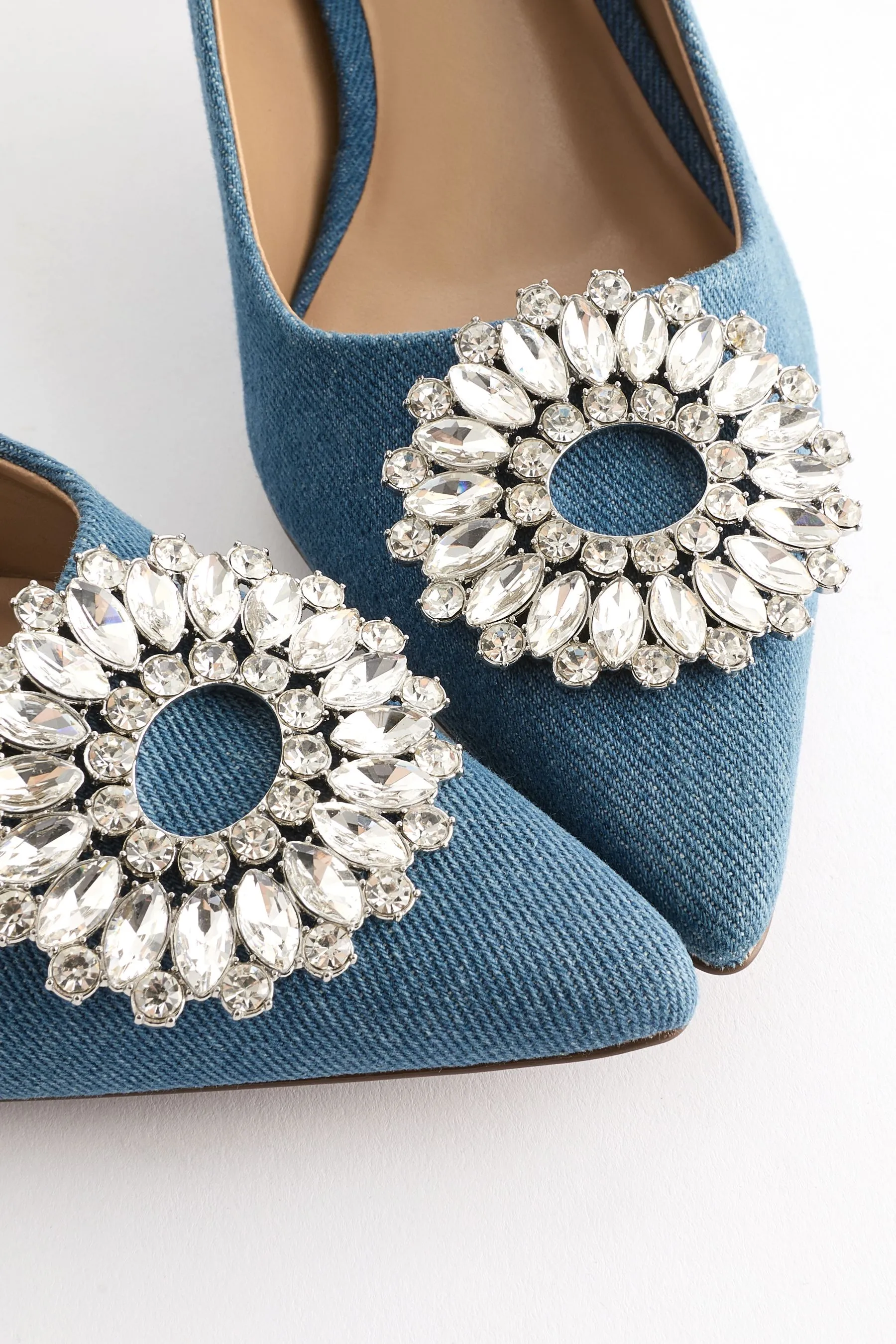 Forever Comfort - Scarpe con tacco a rocchetto e finiture con gioielli
