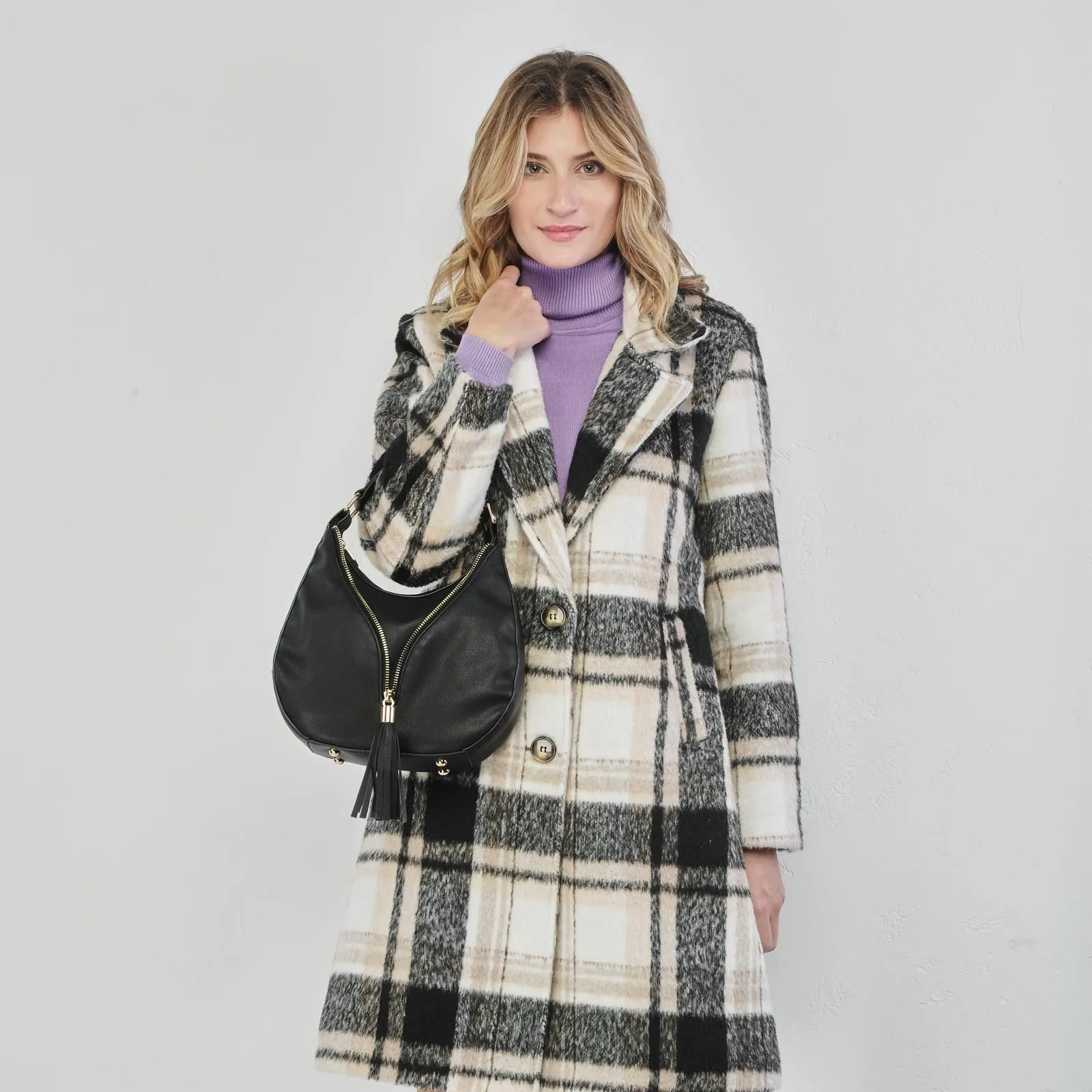 Hobo bag nera con zip e ciondolo