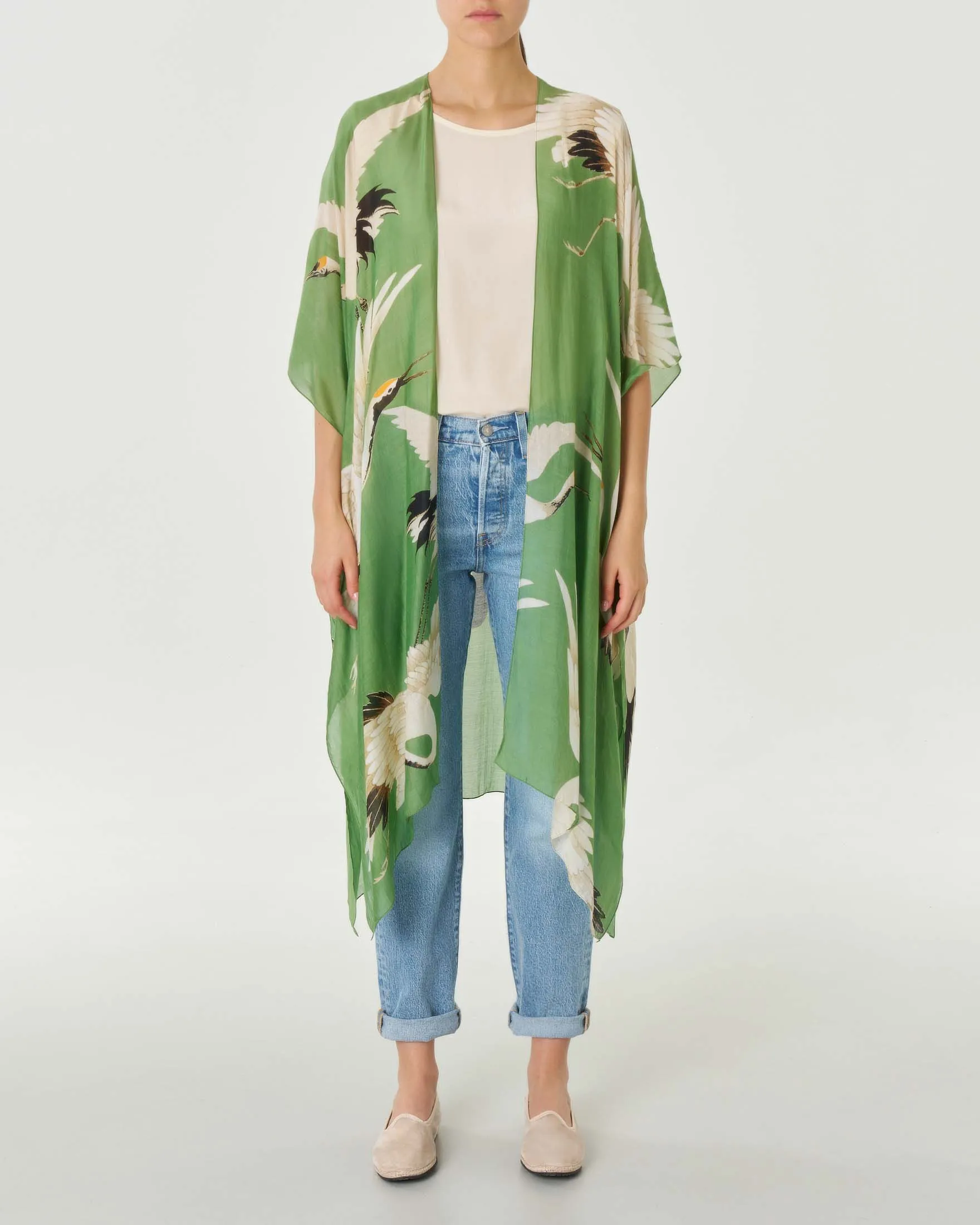 Kimono lungo verde a fantasia cicogne in cupro e modal con maniche a tre quarti e spacchi laterali