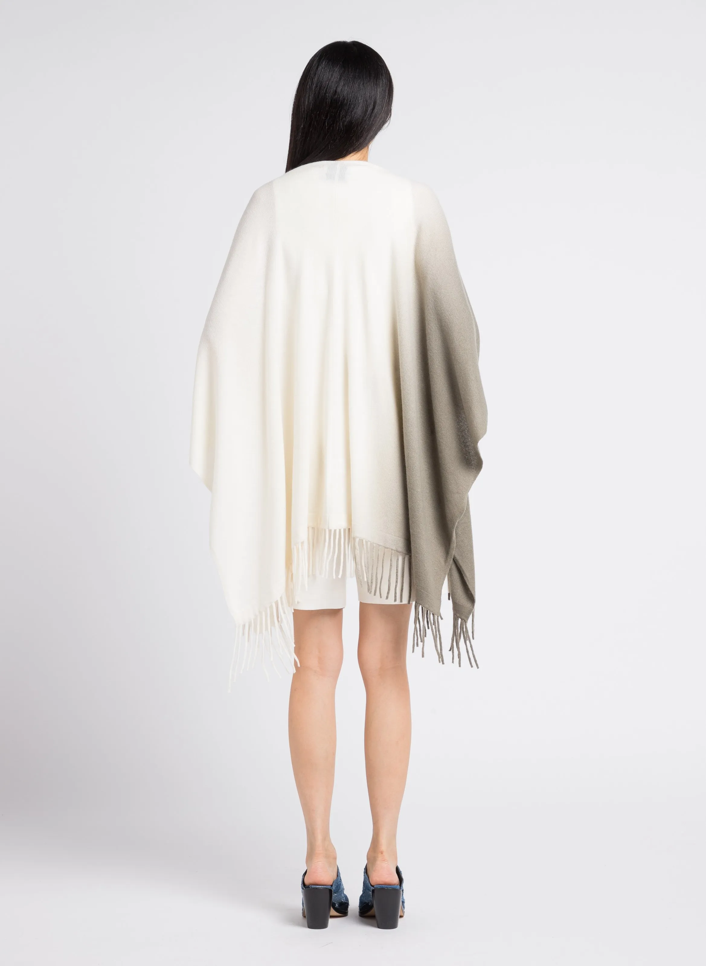  KUJTEN   AVIVA - Mantella con frange in cashmere | Verde