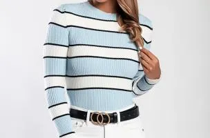 Maglietta lavorata a maglia con motivo a righe, di colore azzurro