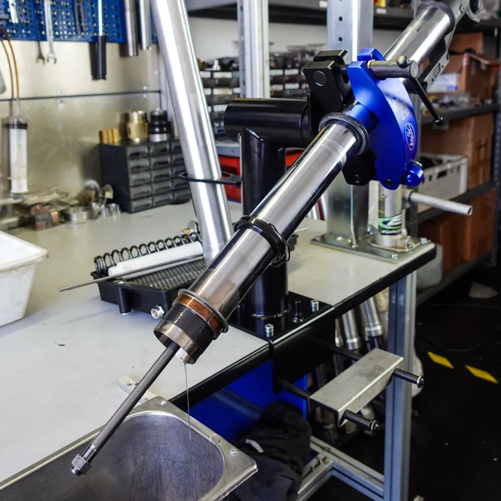 Morsa a perno girevole per forcelle Motion Pro 
