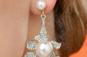 Orecchini eleganti con strass, bianchi
