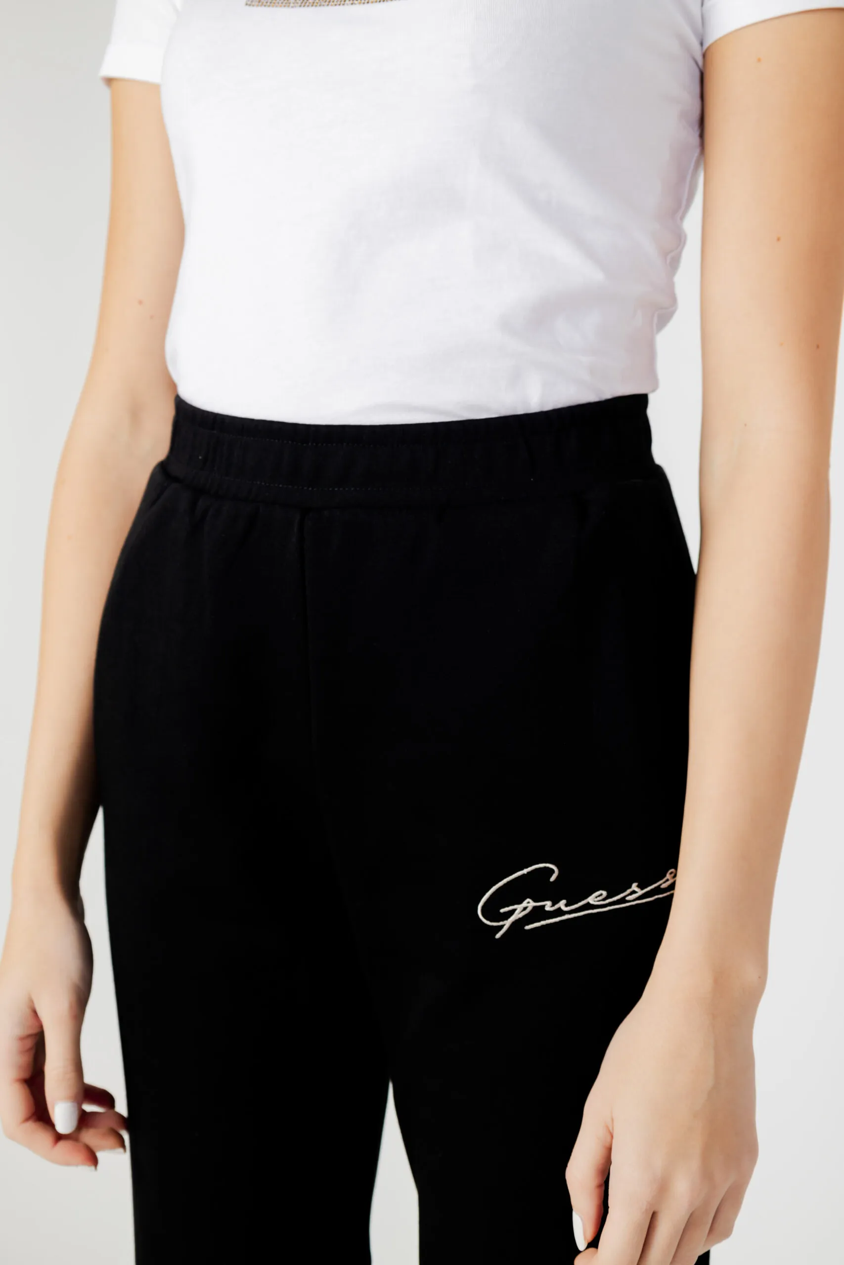Pantaloni sportivi Guess Active ALLYCIA CUFF LONG Nero