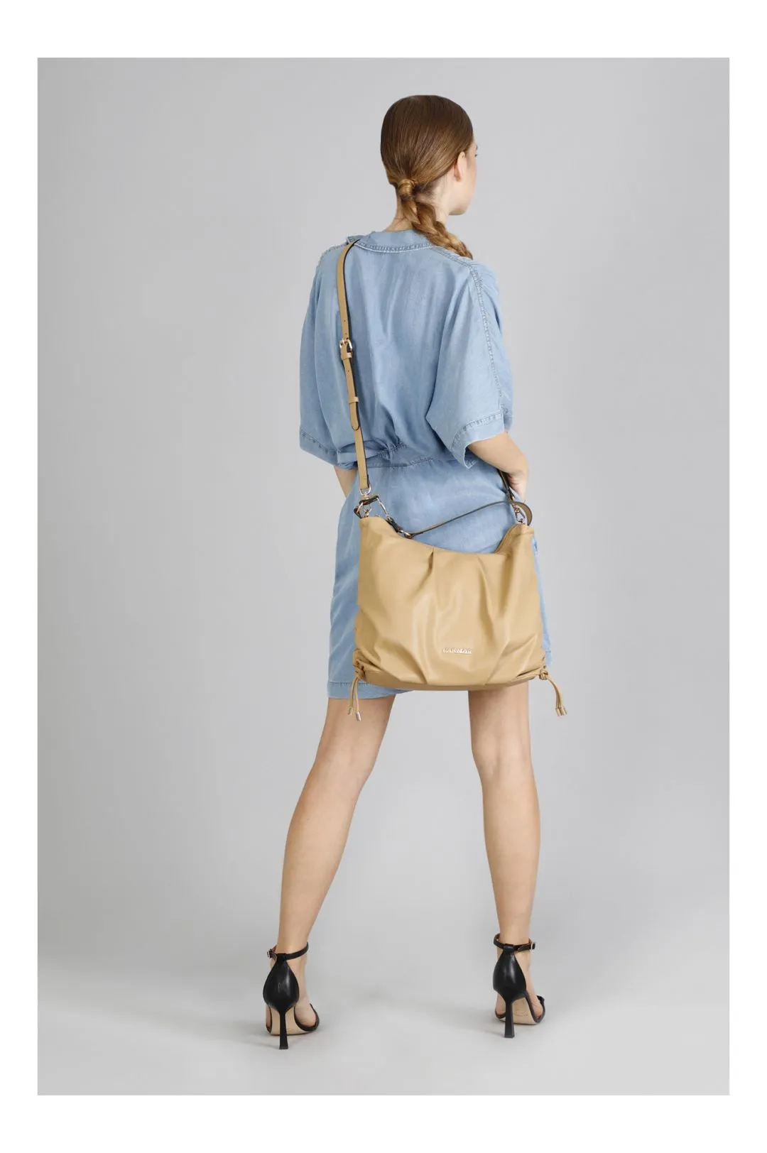 sacca morbida con coulisse laterali e accessorio cafènoir beige