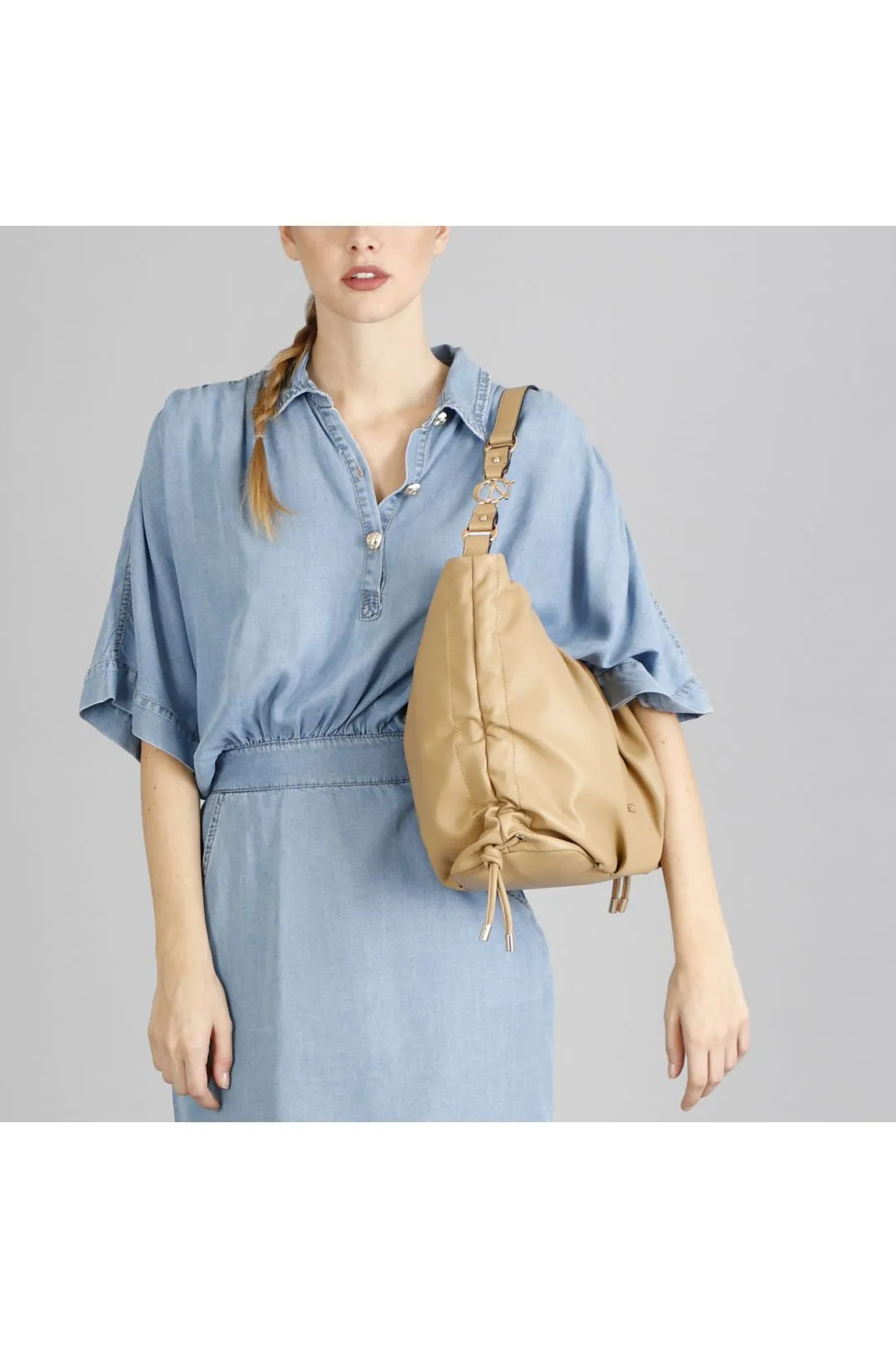 sacca morbida con coulisse laterali e accessorio cafènoir beige