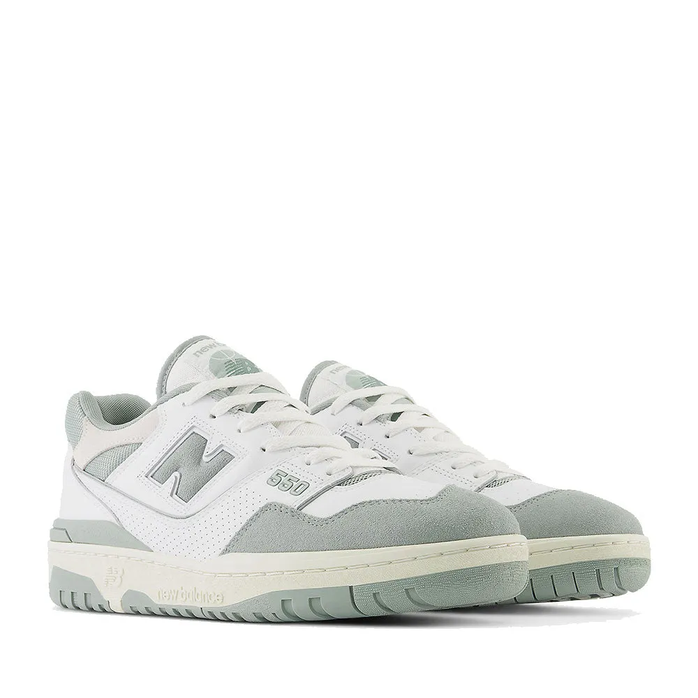 Scarpe Unisex NEW BALANCE Sneakers 550 in Pelle colore White Juniper e Dark Juniper