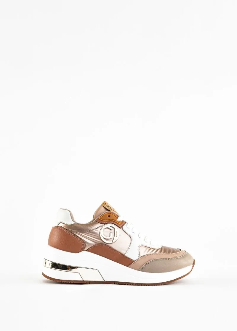 Sneaker con suola platform