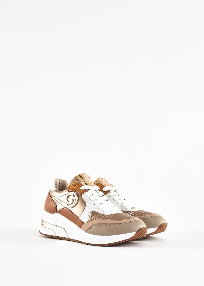 Sneaker con suola platform