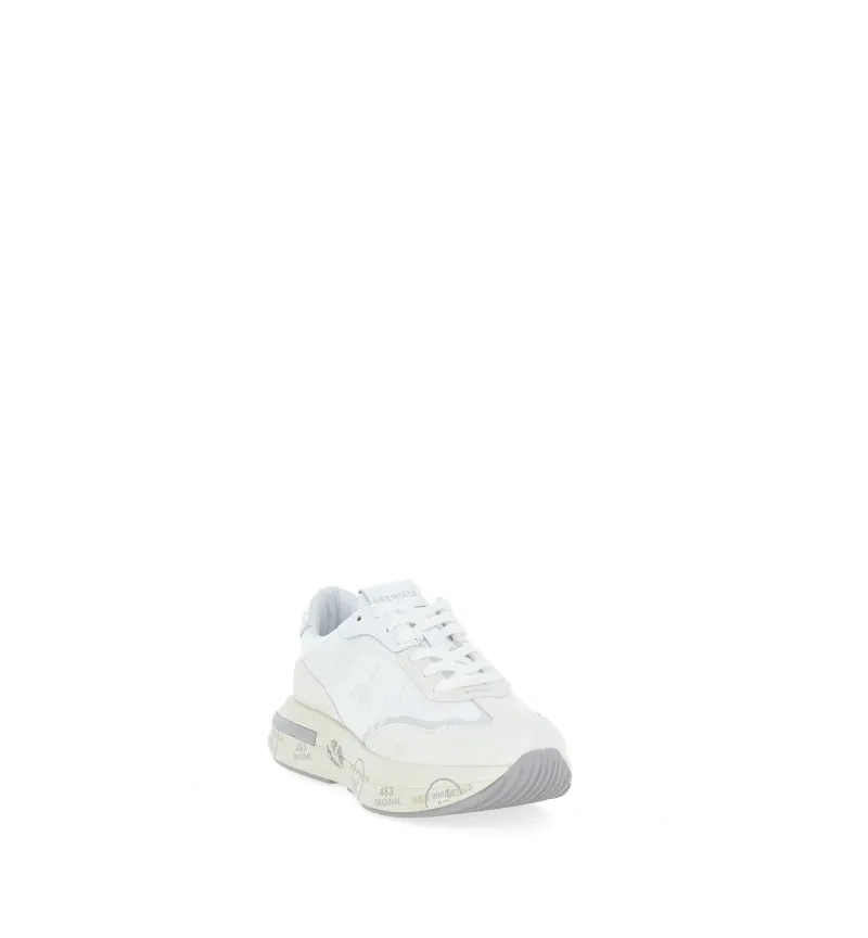 Sneakers con lacci