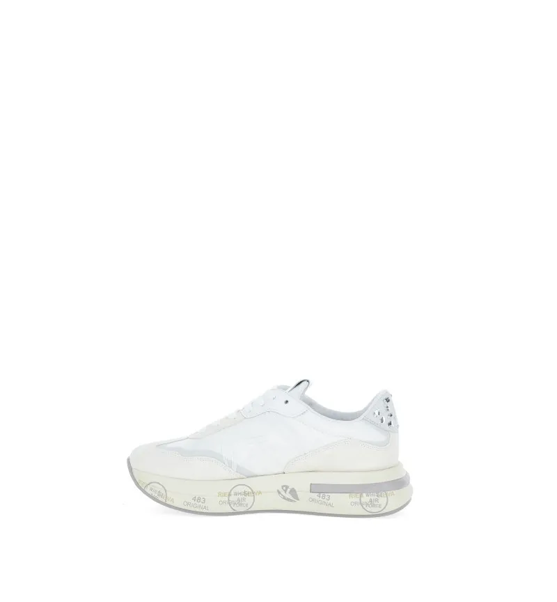 Sneakers con lacci