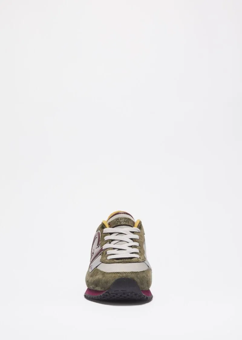 Sneakers in pelle verde militare scamosciata
