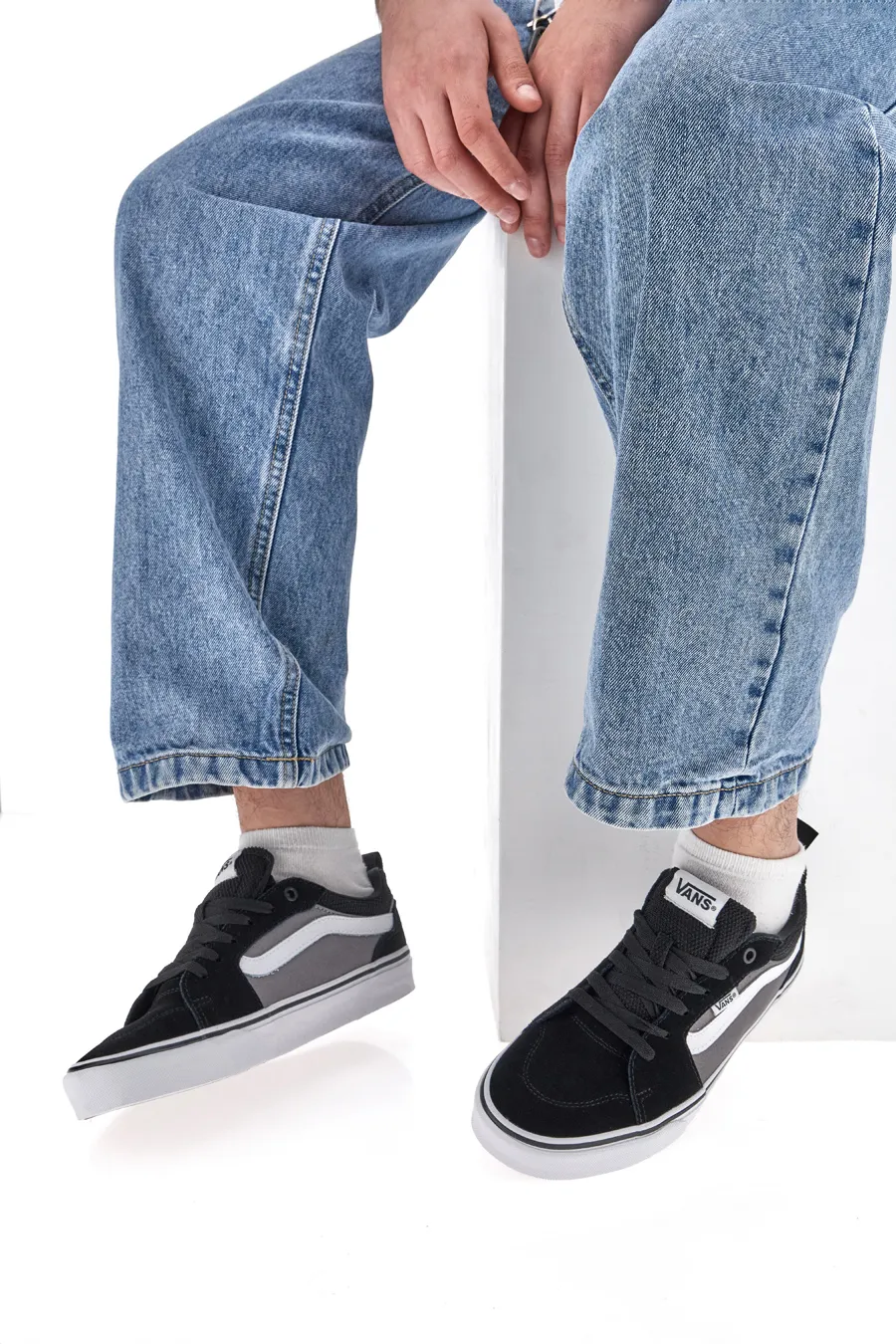 Sneakers Skate Nere con Lacci Vans Filmore