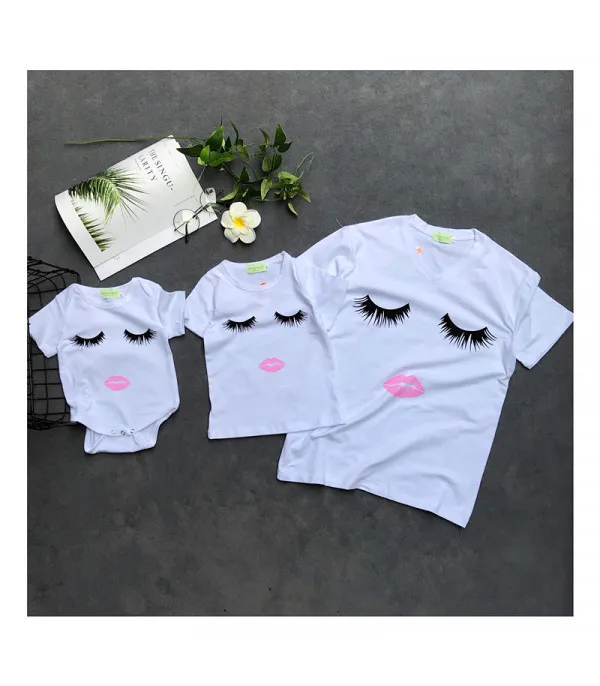 T-shirt baby eyelash